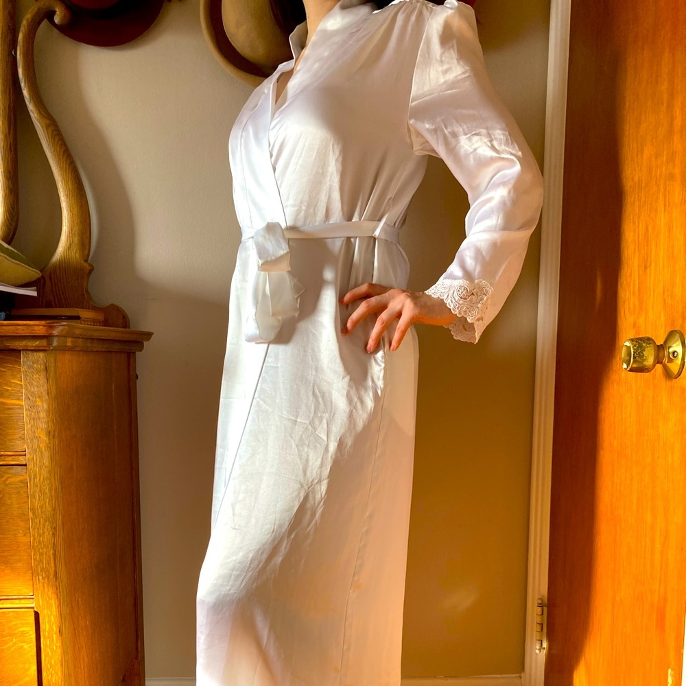Vintage ankle length robe with beautiful lace